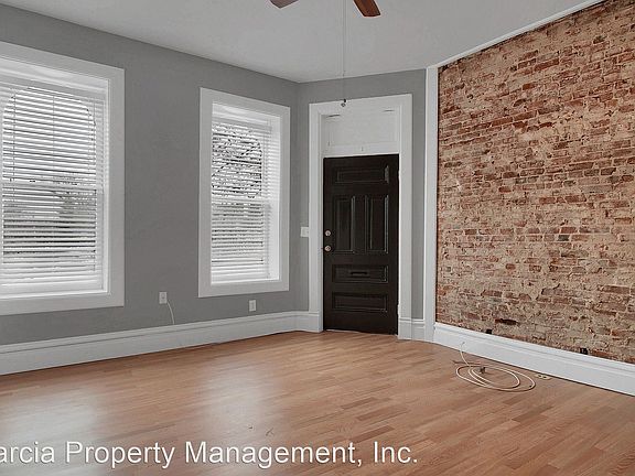 4th image of 906 Barton St #1F