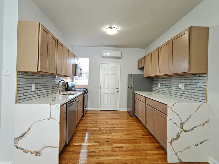 344 N Redfield St — Photo 3