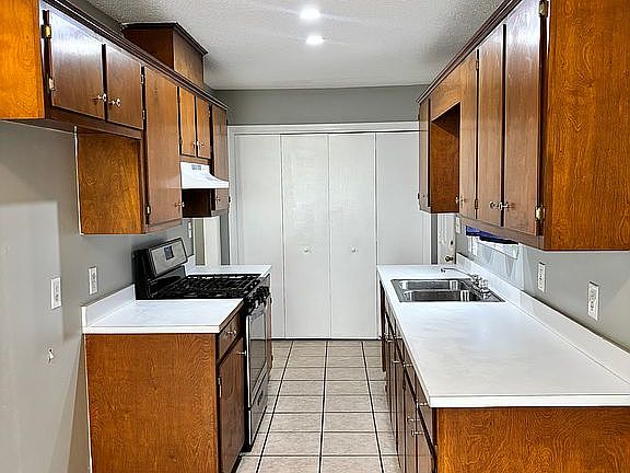 4th image of 750 S Carolina St
