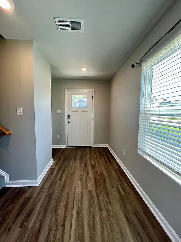 4 bed, 2.5 bath, 1947 sqft, $2,850 — Photo 4