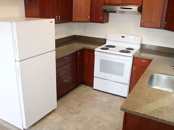 4th image of 615 Lexington Ave APT B