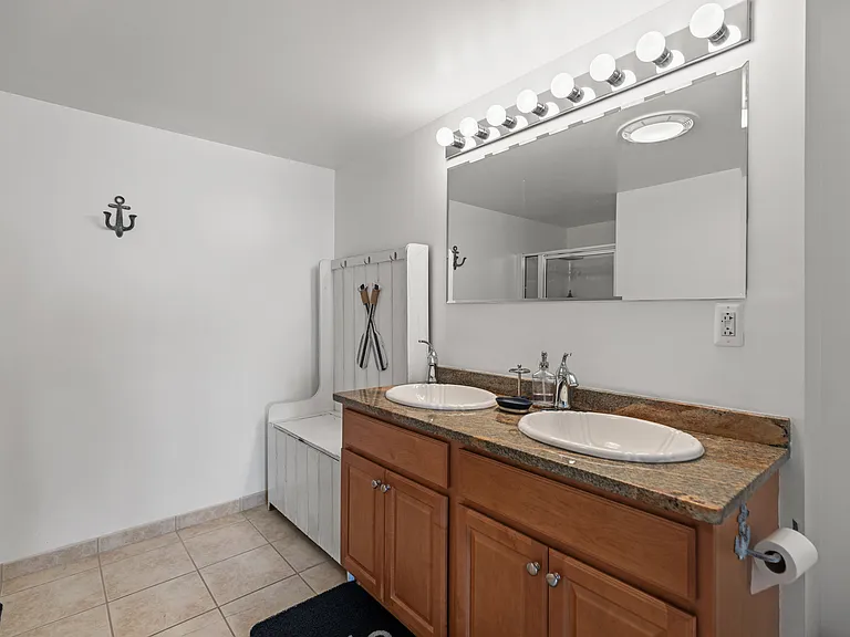 1 E Grand Ave #208 — Photo 18