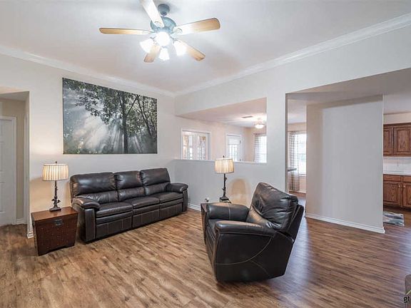 2nd image of 13813 Birchwood Cir