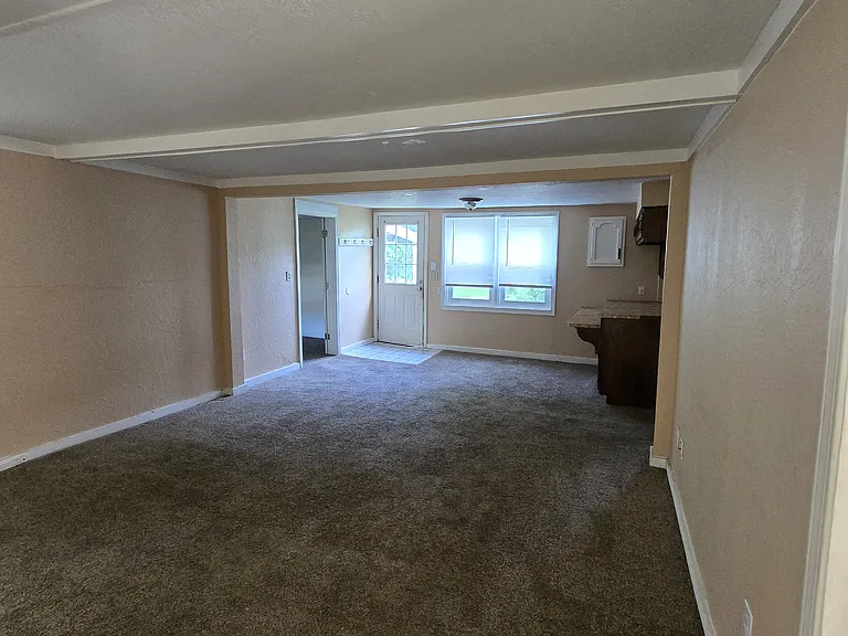 252 E Center St — Photo 10