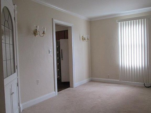 5th image of 611 N Main St