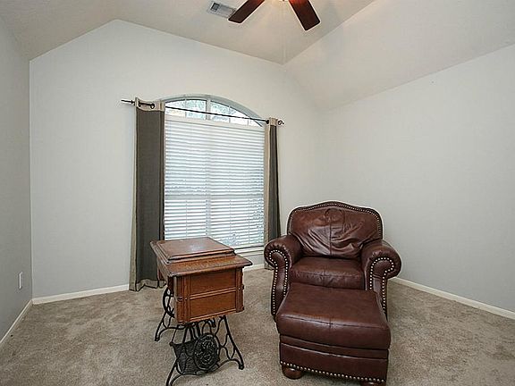4th image of 3803 Garden Way