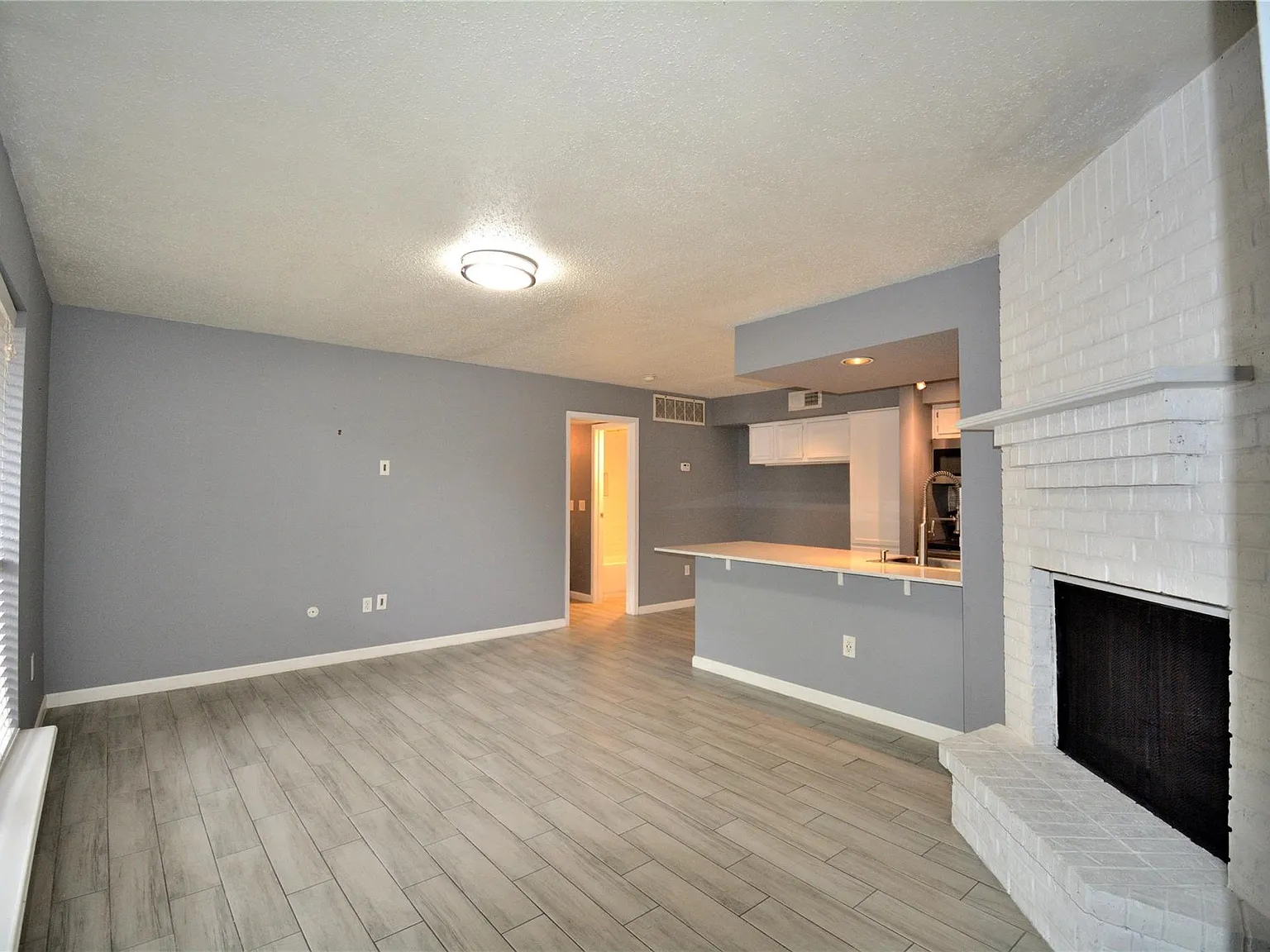 2 bed, 2.0 bath, 990 sqft, $1,300 — Photo 4
