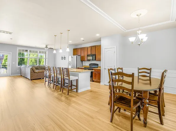 128 Steinbeck Way APT B, Mooresville, NC 28115