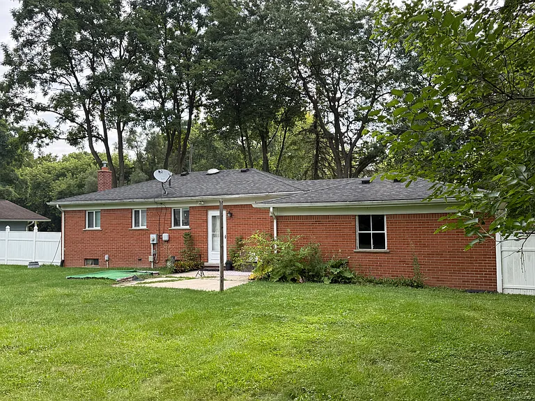 704 S Cass Lake Rd — Photo 4
