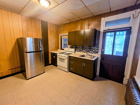 4th image of 245 N 4th St APT 1