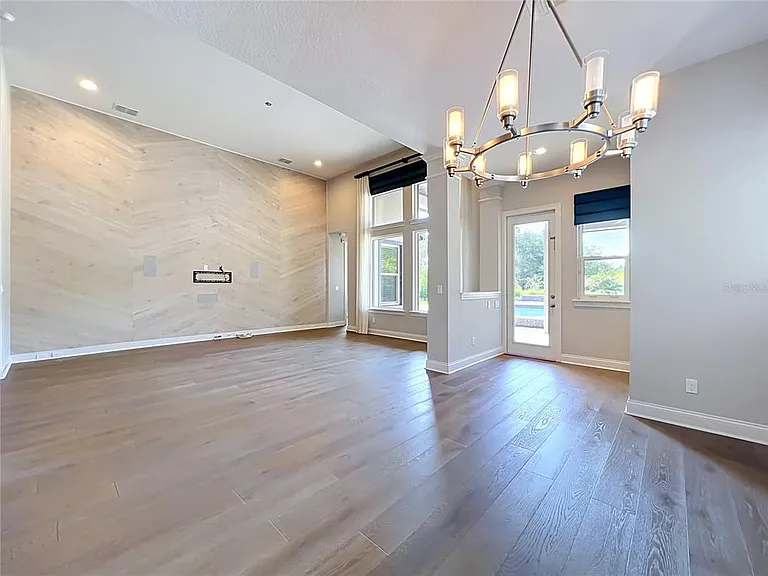 9646 Reymont St — Photo 24