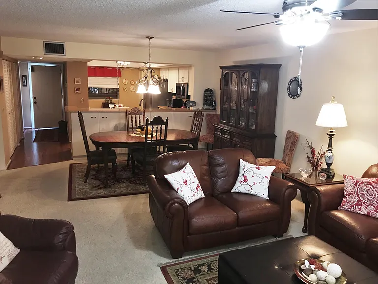 577 Lakeside Dr — Photo 5