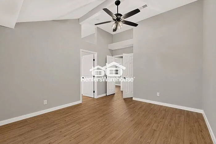 8008 Cornell Dr — Photo 23