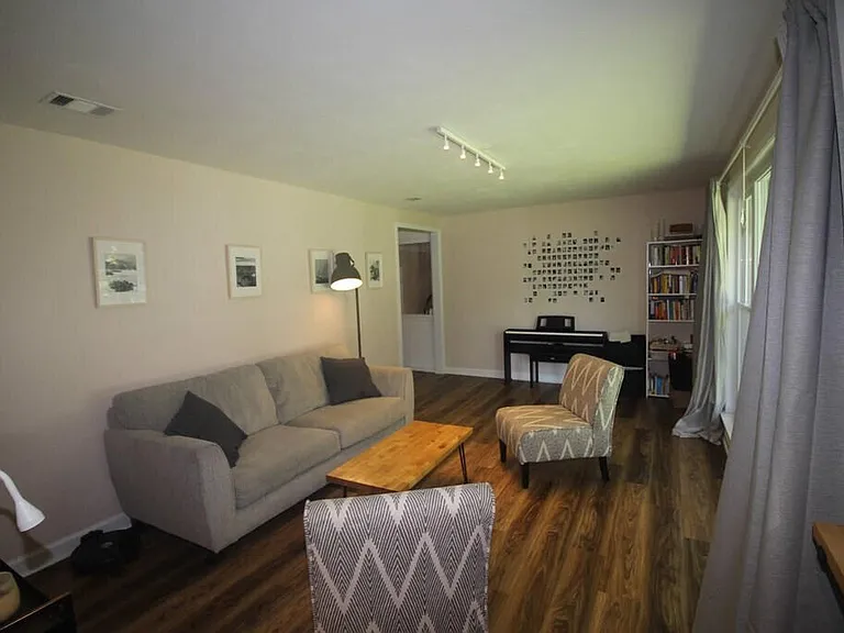 818 Ona Dr — Photo 6