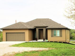 5946 NW 46th St, Topeka, KS 66618