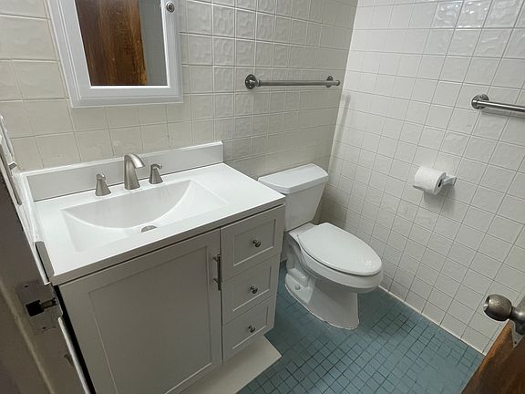 3rd image of 310 Plum St APT 8
