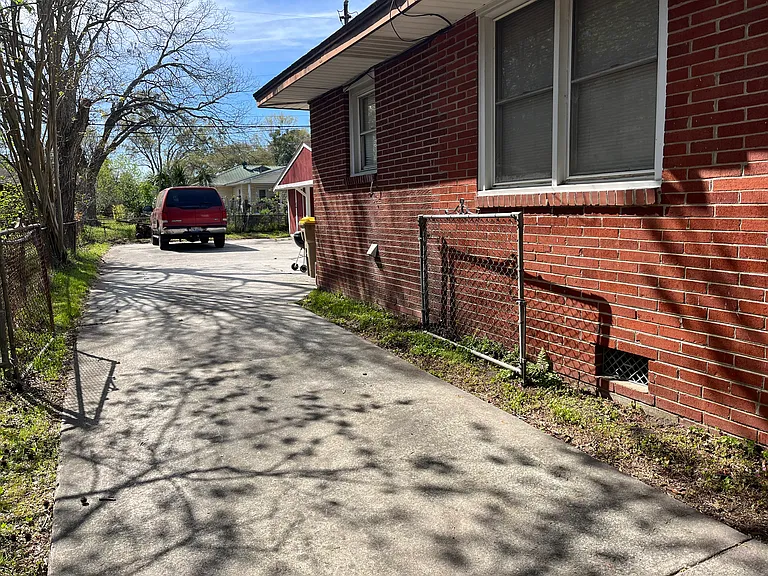 111 Falkirk St — Photo 3
