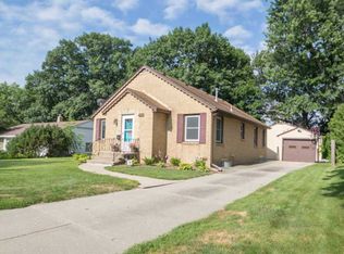 422 Westchester Dr, Rockford, IL 61107