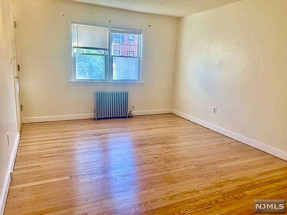 2nd image of 25 Beech St #1