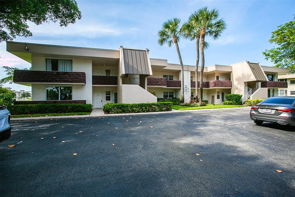 2601 S Palm Aire Dr #212