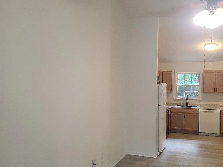 315 Cedar Creek Dr — Photo 5