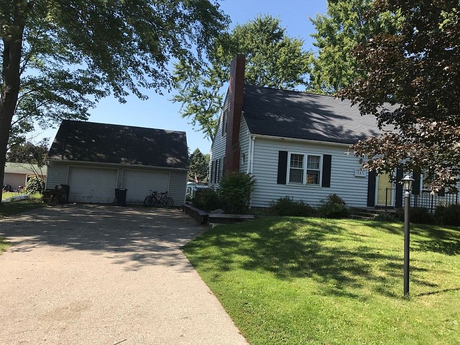 2nd image of 727 Indiana Ave
