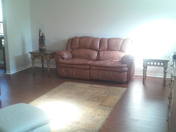 4th image of 20 Fox Hollow Dr
