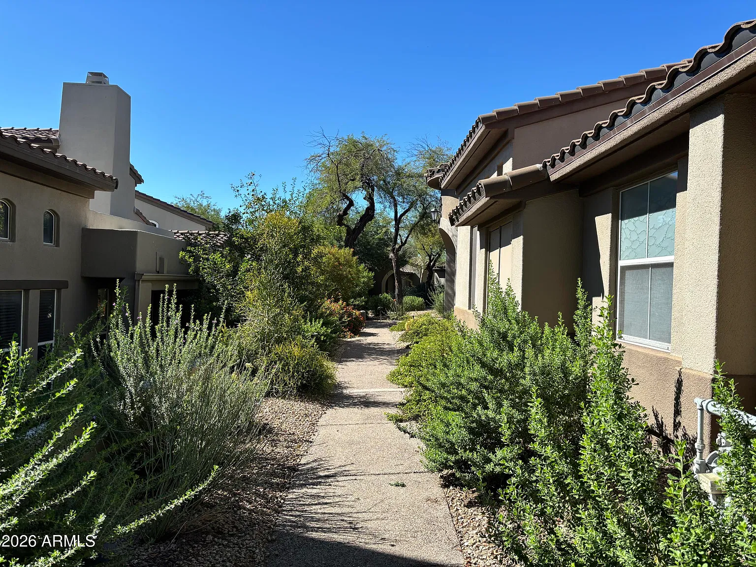 2 bed, 2.0 bath, 1950 sqft, $4,500 — Photo 4