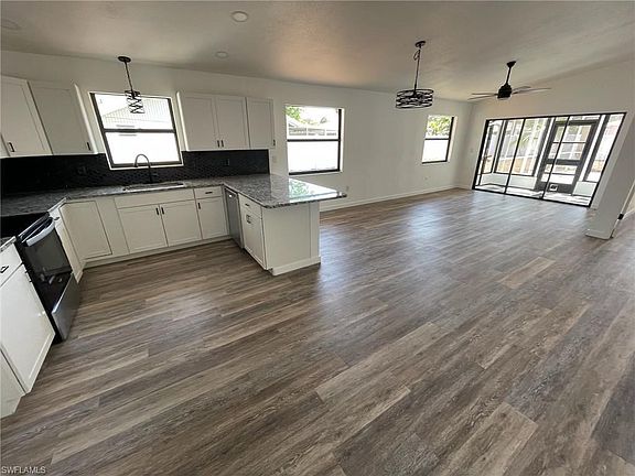 3rd image of 826 Golf Dr