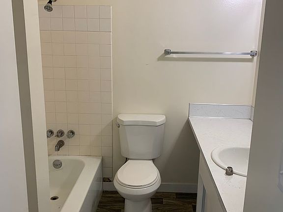 5th image of 219 5th Ave NE APT 1