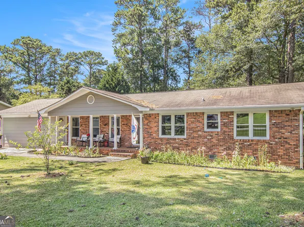 92 Robin Hood Dr, Newnan, GA 30263