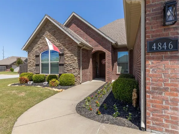 4846 W Wales Dr, Fayetteville, AR 72704