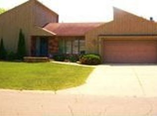 208 2nd St NE, Clarks Grove, MN 56016