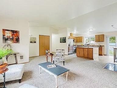 4th image of 15710 85th Ave E