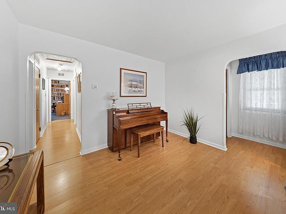 5th image of 96 Orchard Ave