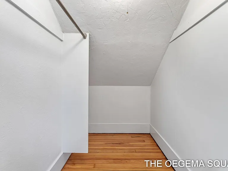 151 E 22nd St — Photo 23