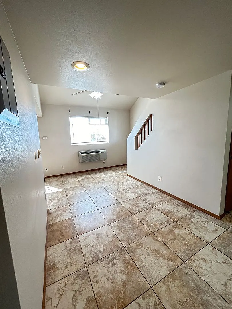 601 S A Street — Photo 3