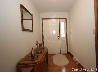23915 W Jackson St, Athens, IL 62613