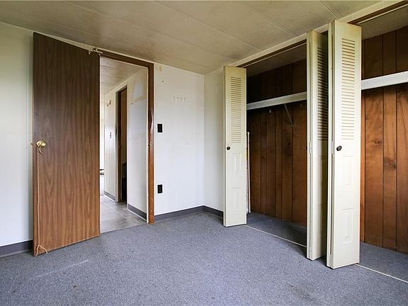Large closet in the bedroom
