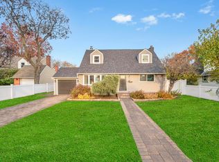 203 Division Ave, Hicksville, NY 11801