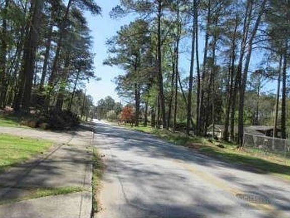 Exterior Neighborhood (street photo)