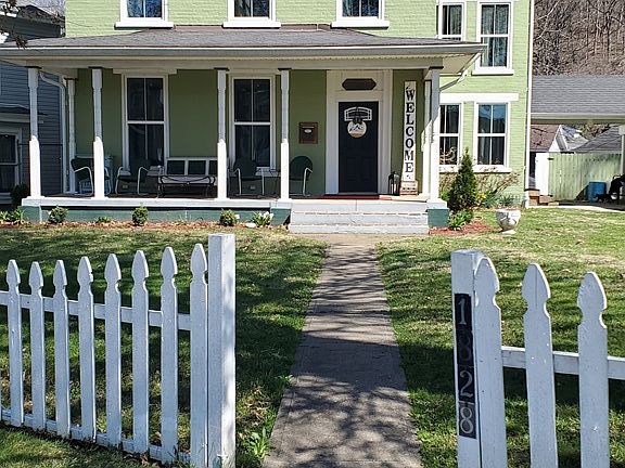 4th image of 1828 Summit St