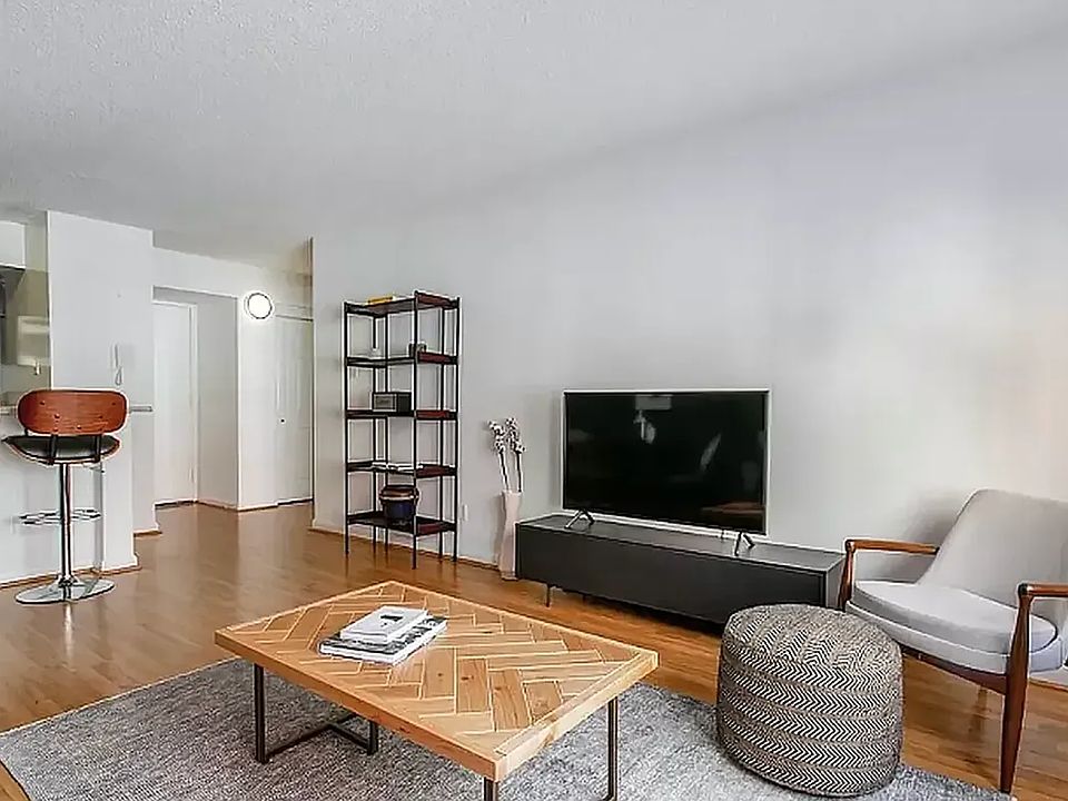 2nd image of 181 7th Ave #11