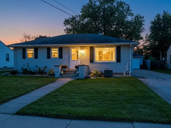213 E 17th St, Kaukauna, WI 54130