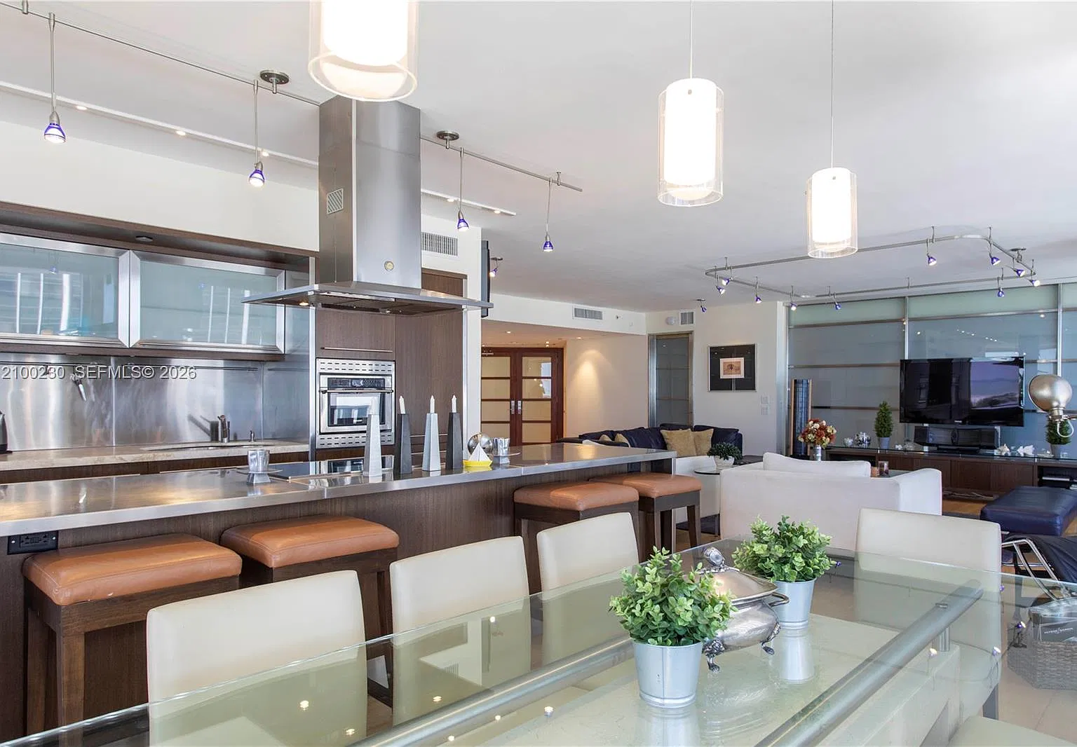 Blue Diamond Condo — Photo 3