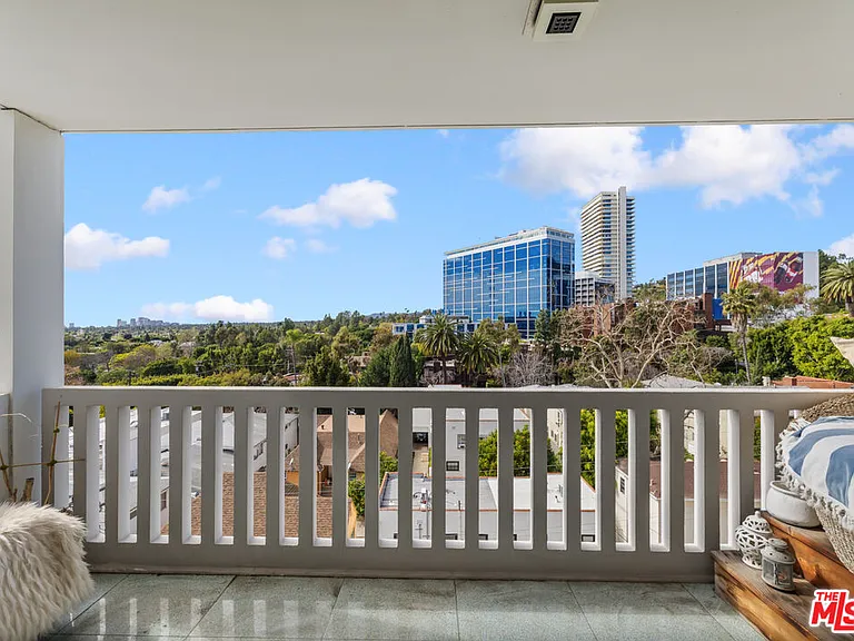 999 N Doheny Dr #611 — Photo 13