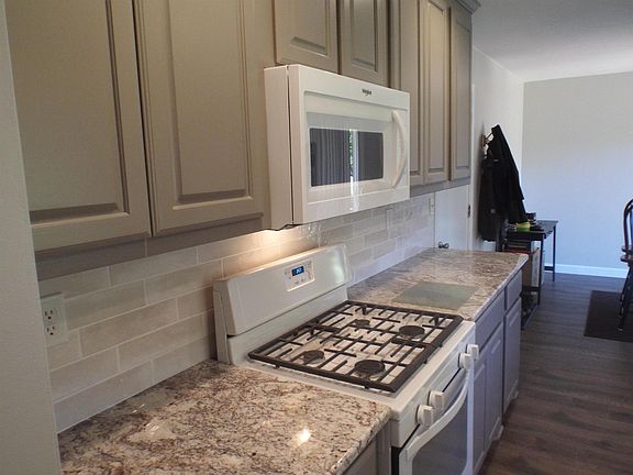 4th image of 642 Homestead Ln