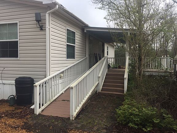 2nd image of 932 Venice Trl SE