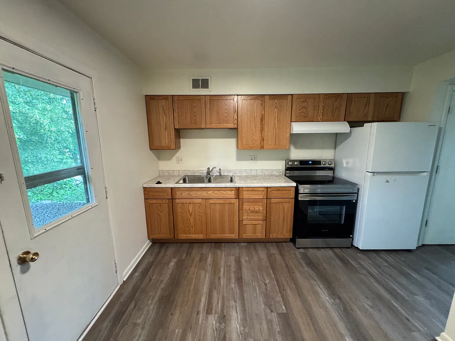 2 bed, 1.5 bath, 1000 sqft, $850 — Photo 2