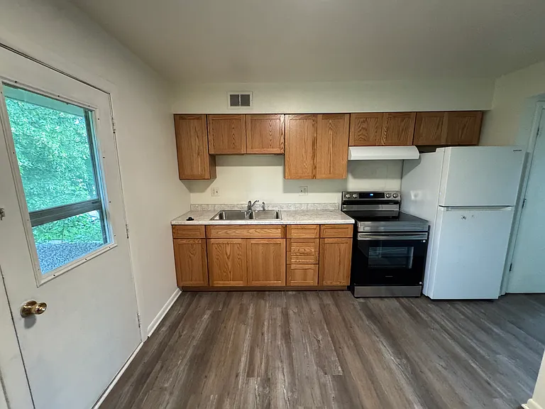 707 Kellogg Ave — Photo 2
